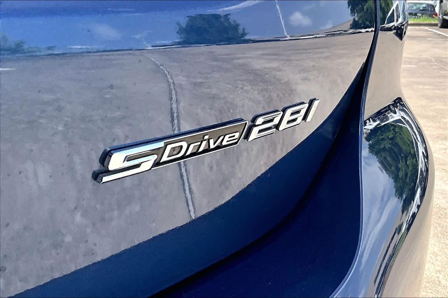 Used 2021 Phytonic Blue Metallic BMW sDrive28i image 9