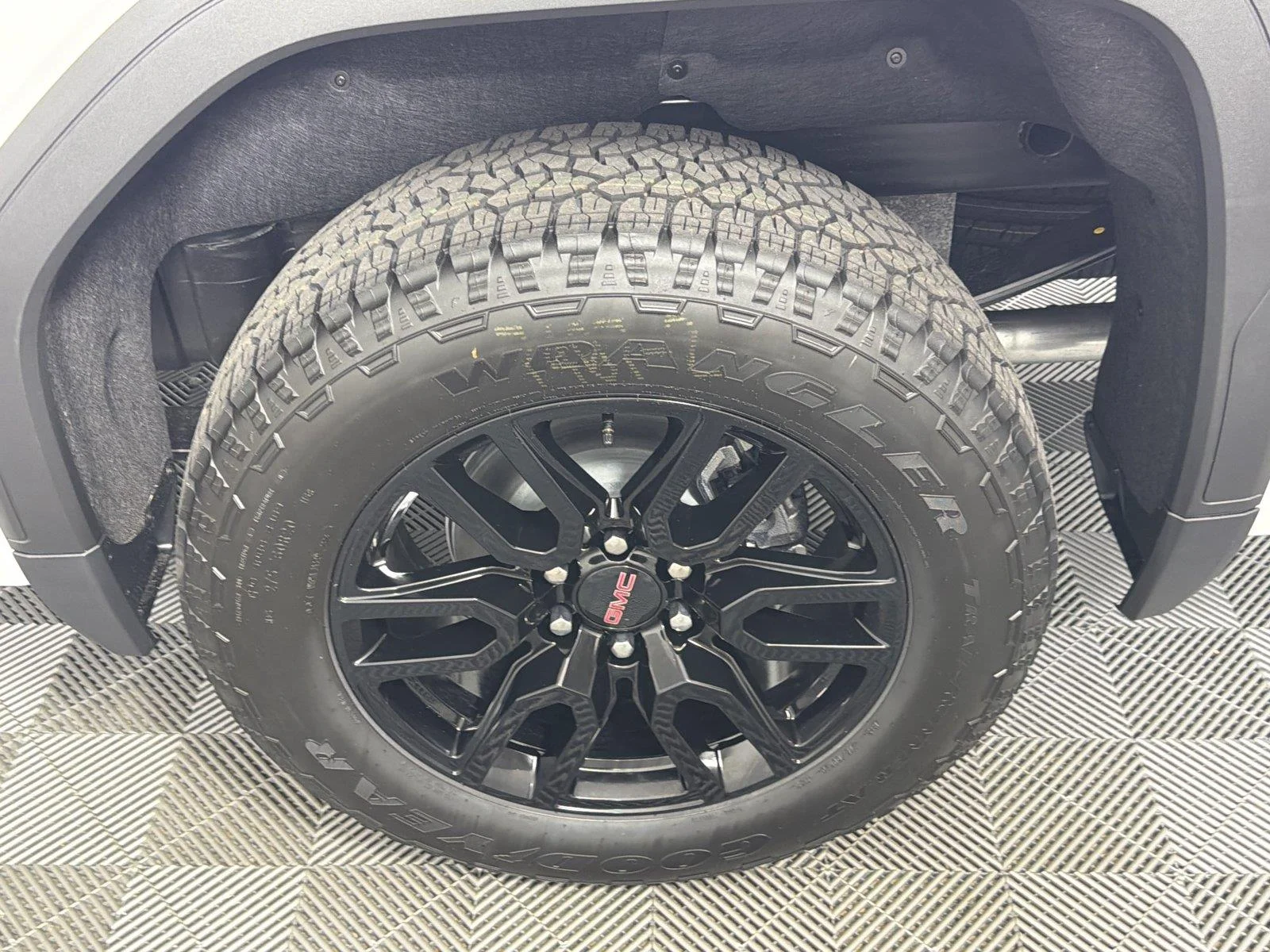 New 2026 Summit White GMC Elevation image 17
