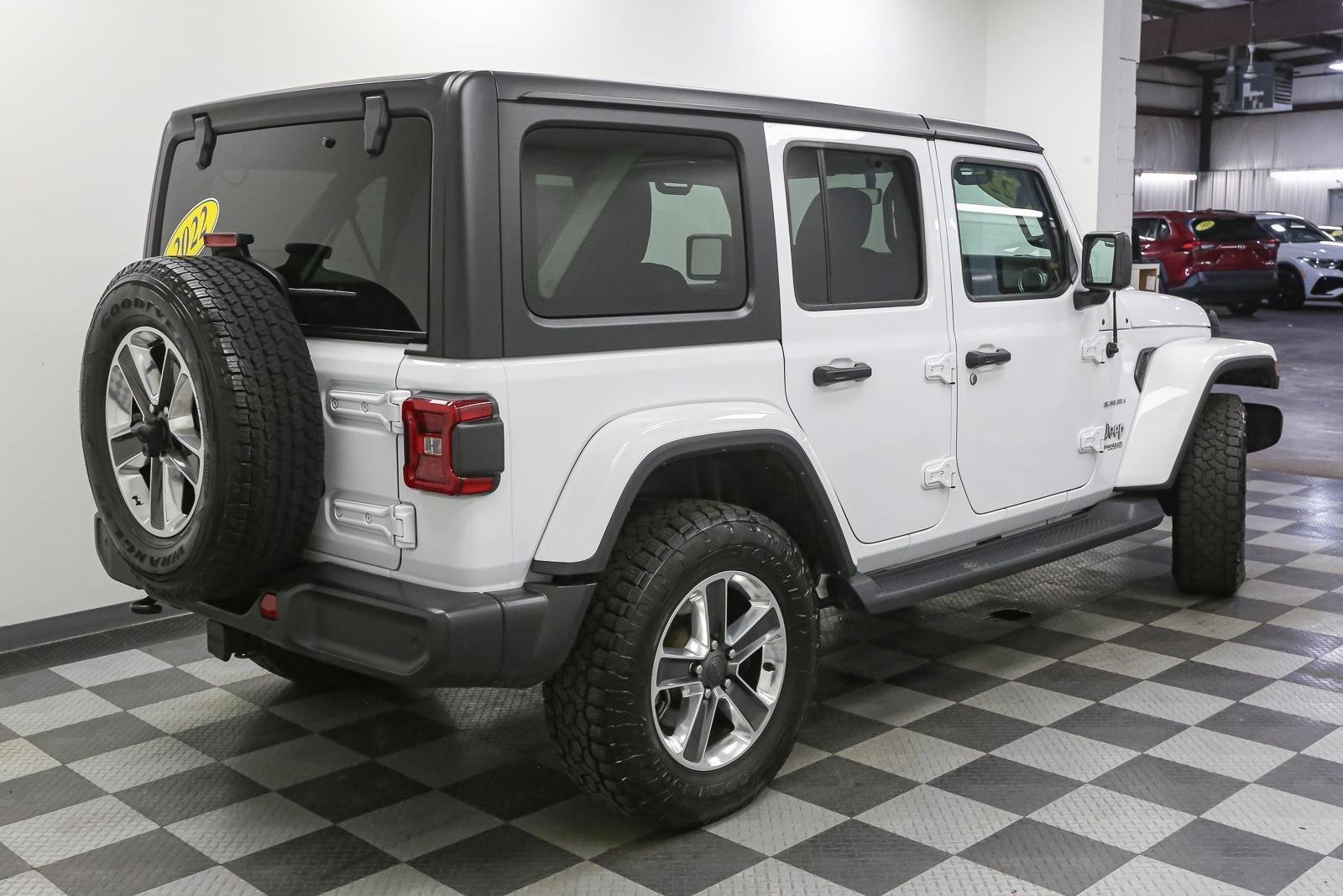 Used 2022 Bright White Clearcoat Jeep Unlimited Sahara image 10