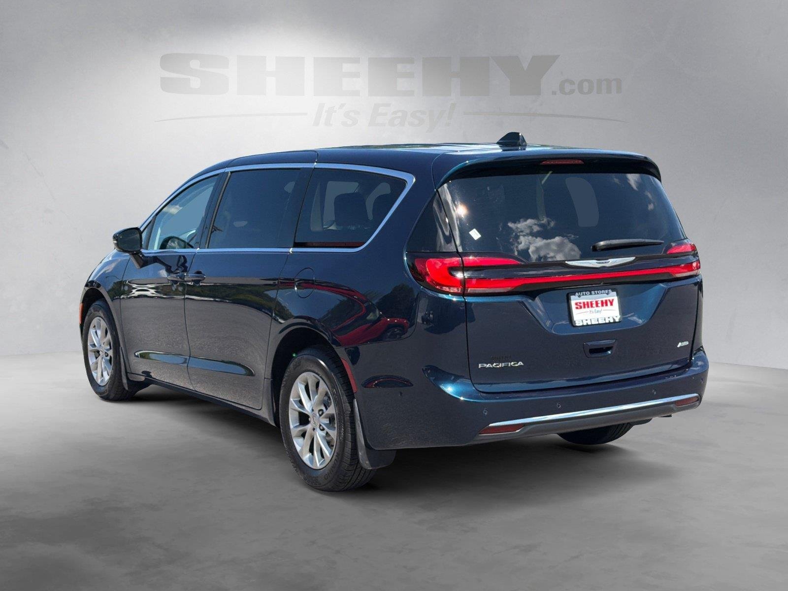 Used 2024 Fathom Blue Pearlcoat Chrysler Touring L image 11