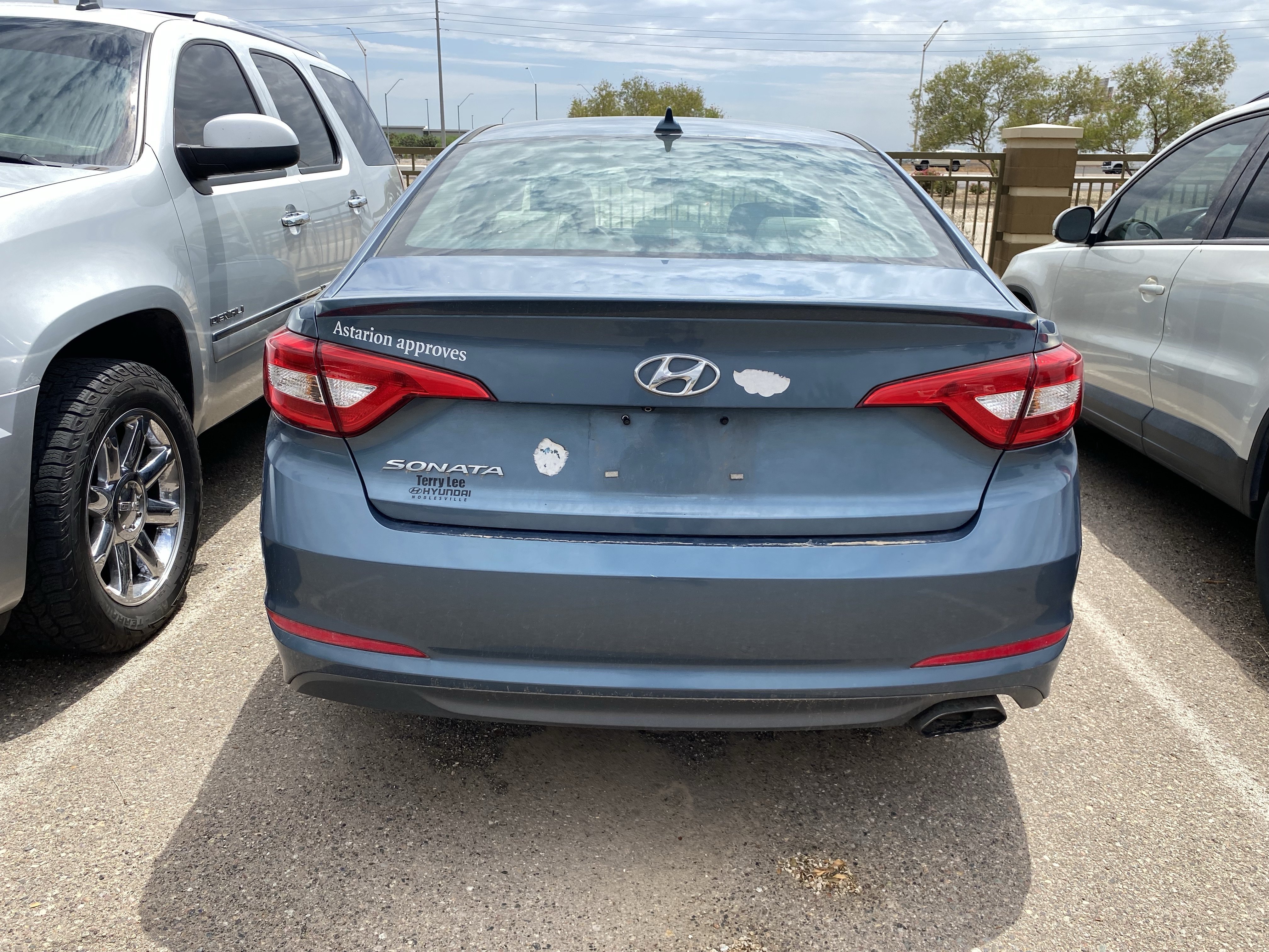 Used 2017 Nouveau Blue Hyundai  image 3