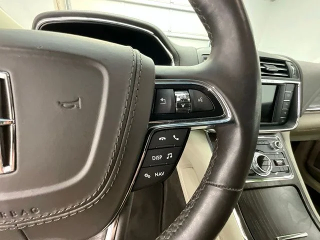 Used 2017 Black Lincoln Reserve image 16