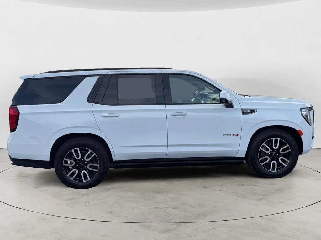 2023 GMC Yukon AT4 - Photo 8