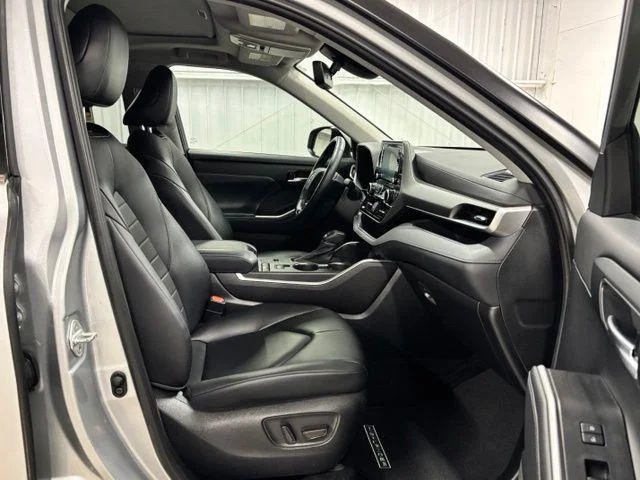 Used 2021 CELESTIAL SILVER Toyota  image 22