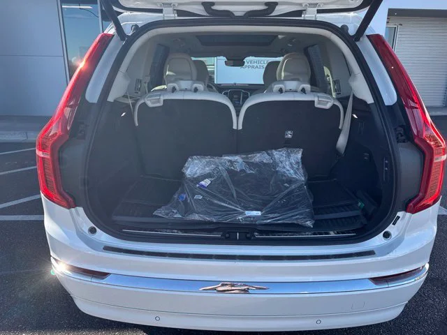 Used 2024 White Volvo Ultimate image 5
