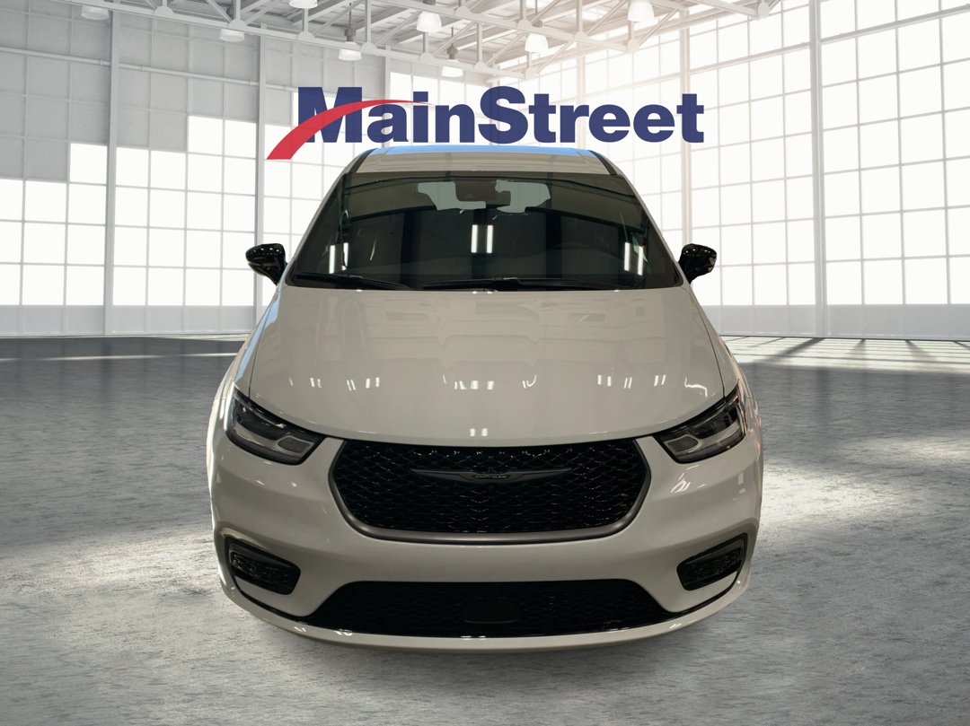 New 2026 Bright White Clear-Coat Exterior Paint Chrysler Select image 8