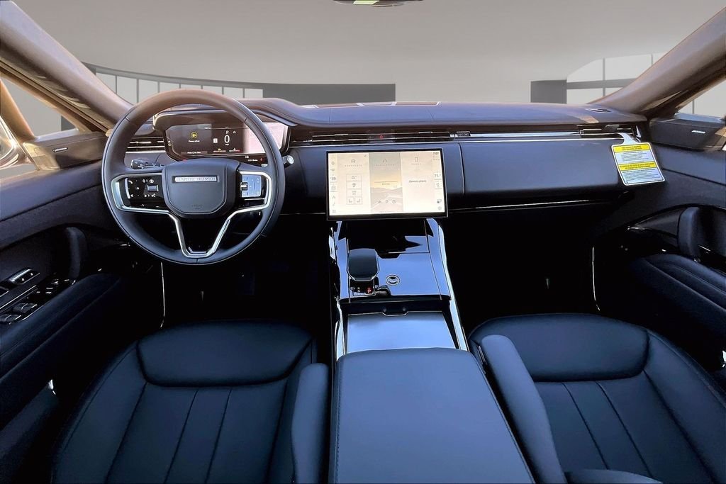 New 2026 SANTORINI BLACK Land Rover SE image 5