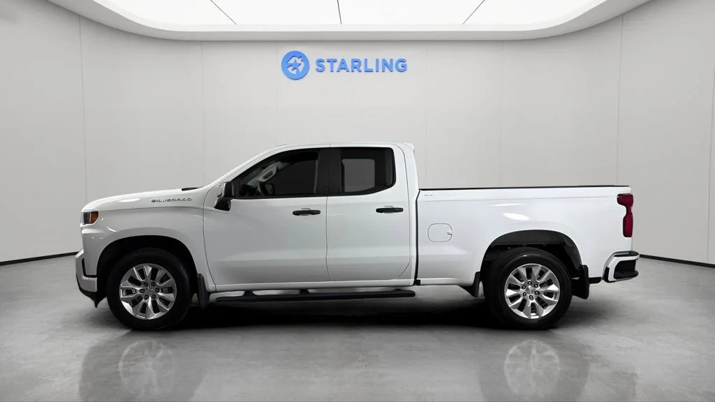 Used 2020 SUMMIT WHITE Chevrolet Custom image 4
