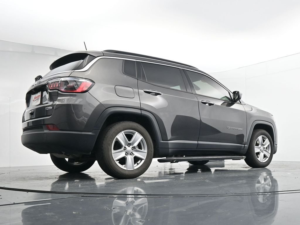 Used 2022 Gray Jeep Latitude image 38