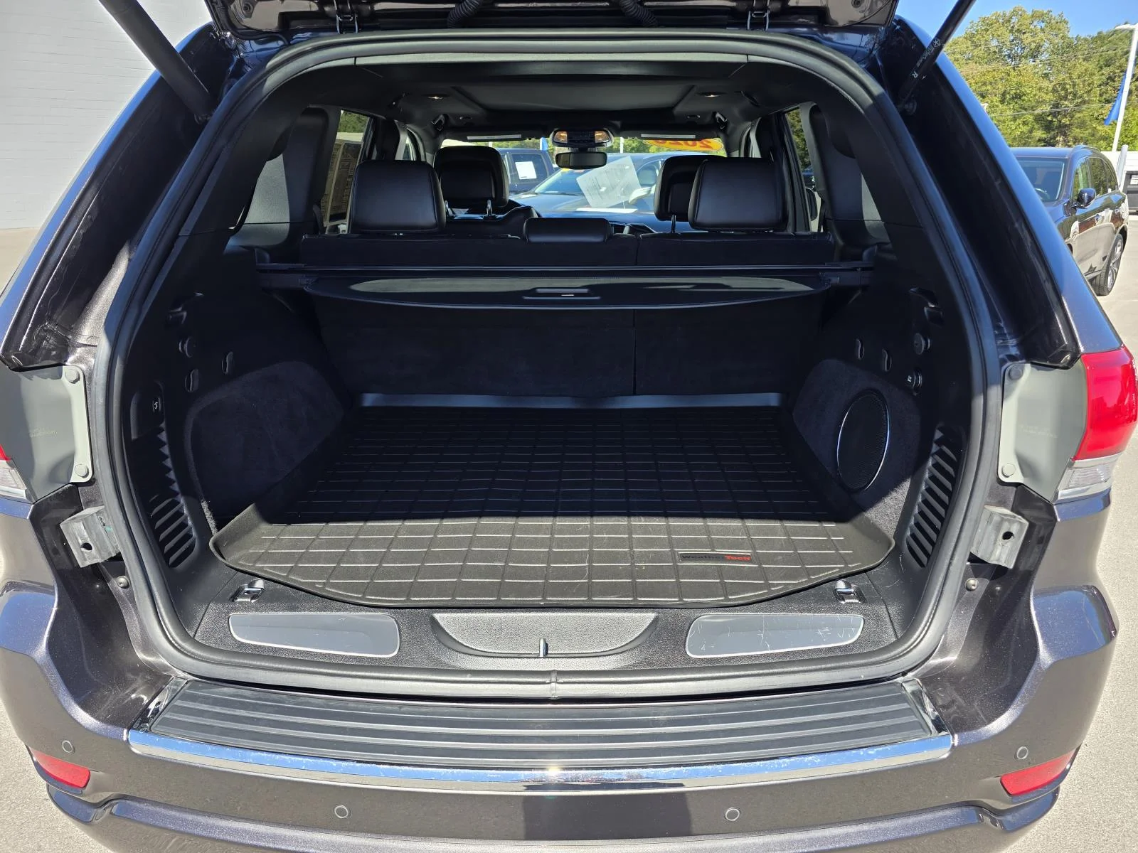 Used 2020 Gray Jeep Overland 4x4 image 20