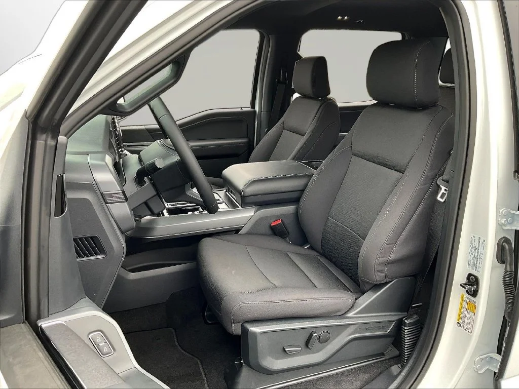 New 2026 Oxford White Ford XLT image 30