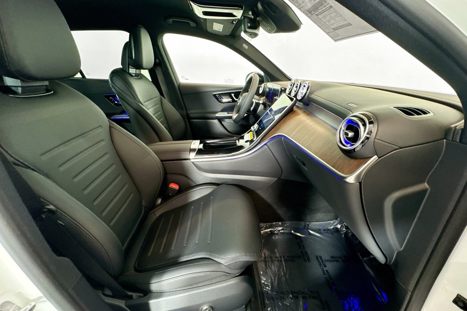 New 2026 Polar White Mercedes-Benz GLC 300 image 25
