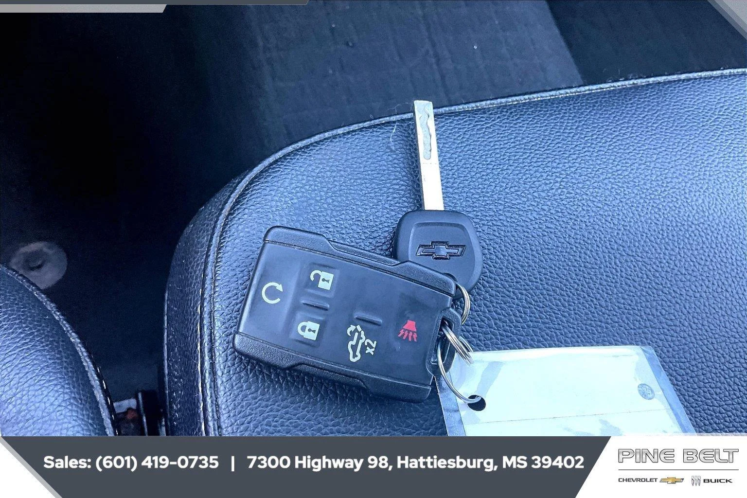 Used 2021 Summit White Chevrolet Custom image 10