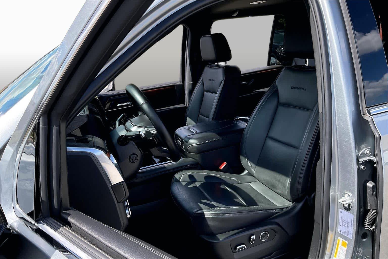 Used 2025 Sterling Metallic GMC Denali image 8