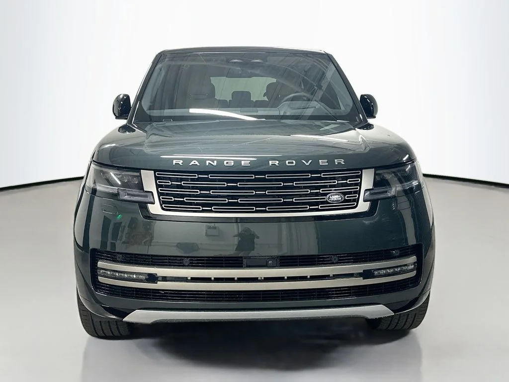 New 2026 Belgravia Green Metallic Land Rover SE image 6
