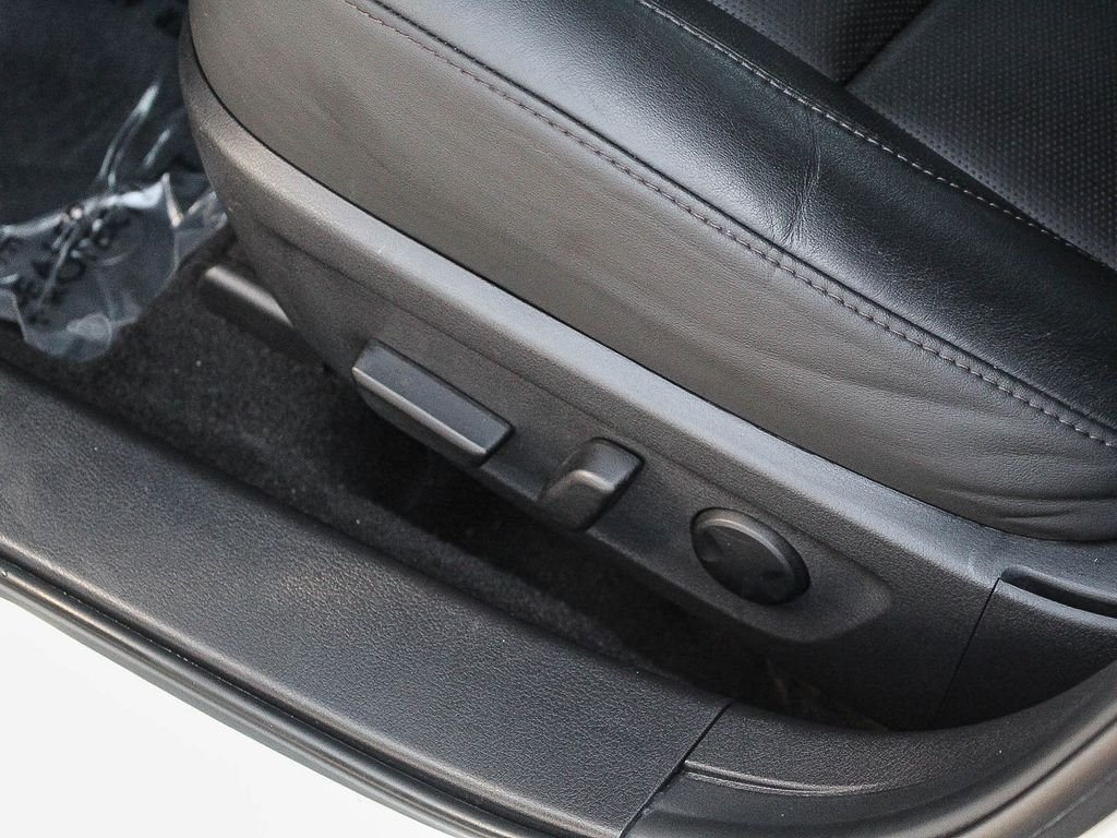 Used 2020 Snowflake White Pearl Mazda Premium image 23