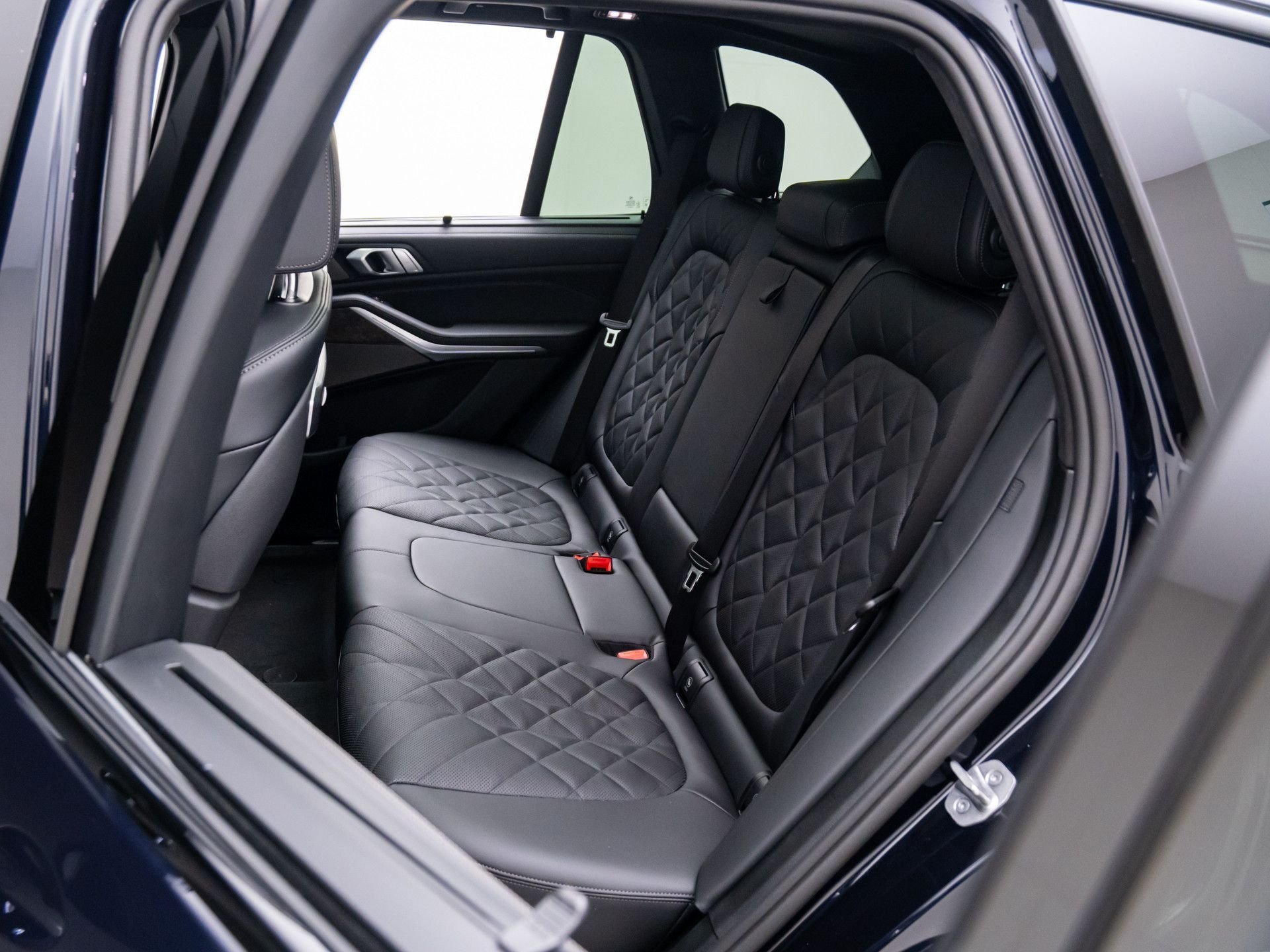 New 2026 Carbon Black Metallic BMW xDrive40i image 16
