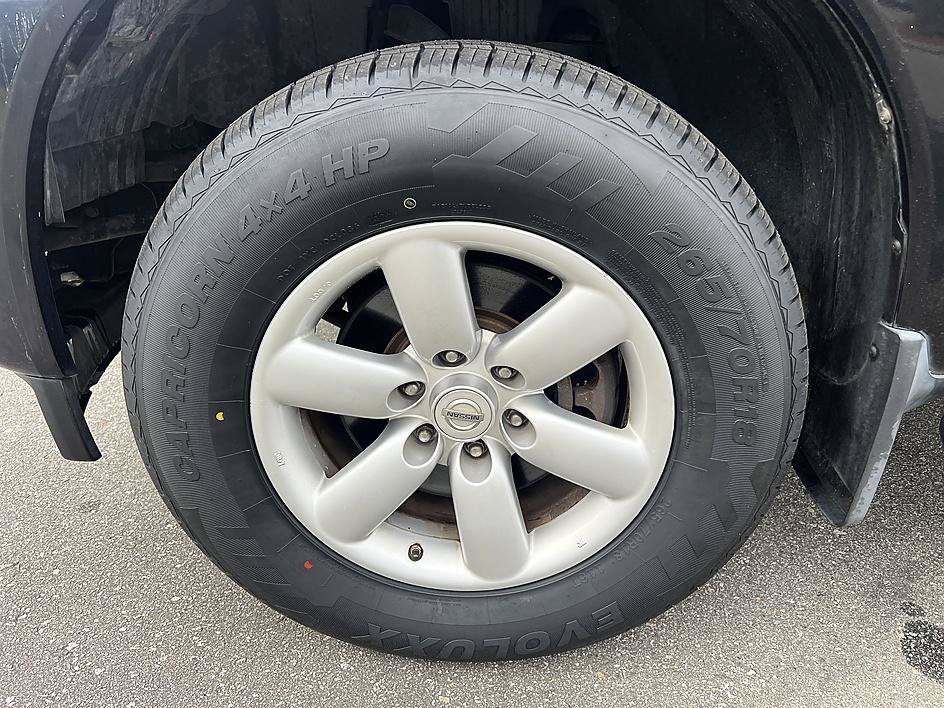 Used 2014 Galaxy Black Metallic Nissan SV image 9
