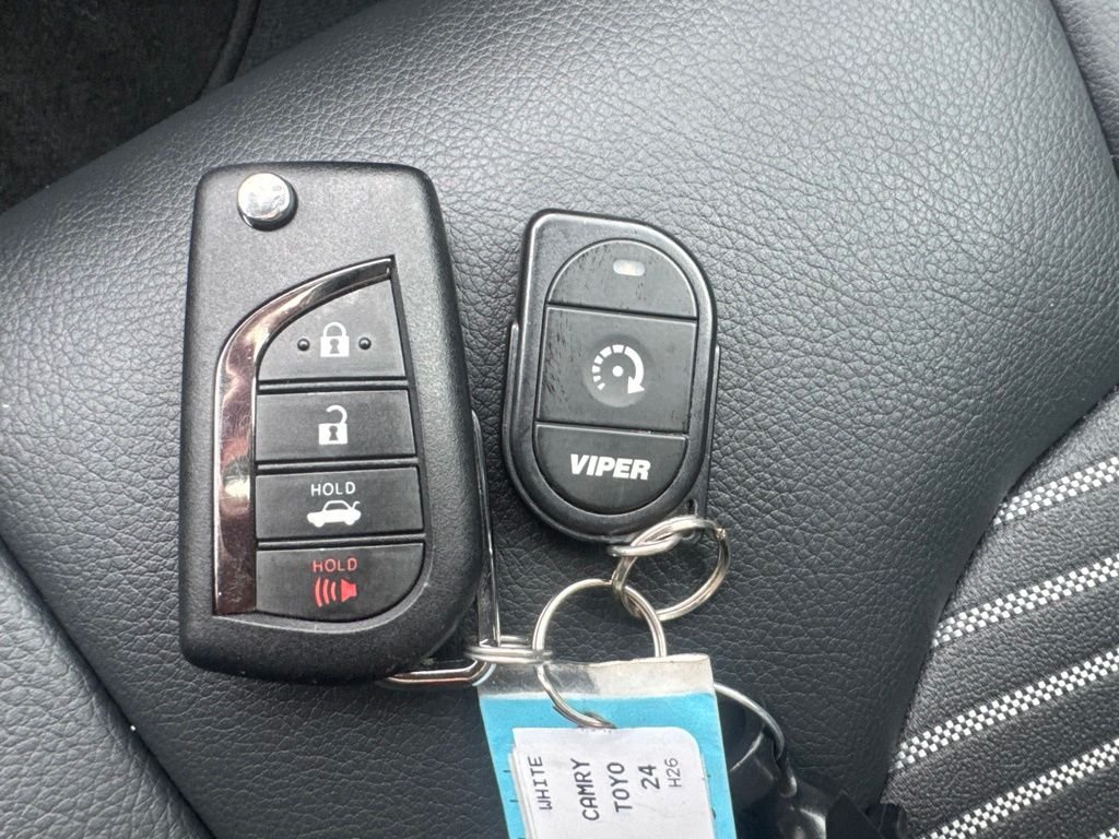 Used 2024 Ice Toyota SE image 18