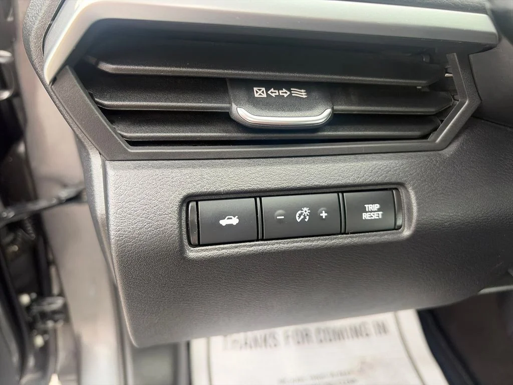 Used 2022 Gray Nissan 2.5 SV image 31