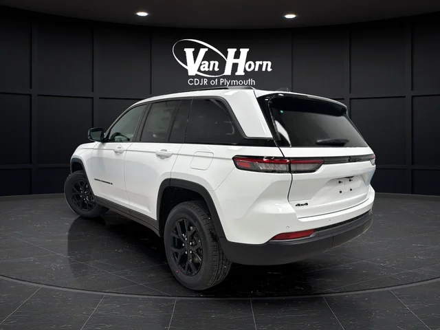 New 2026 Bright White Clear-Coat Exterior Paint Jeep Altitude image 5