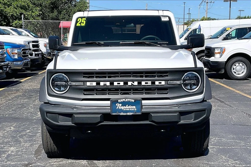 2025 Ford Bronco 2-Door Base - Photo 2
