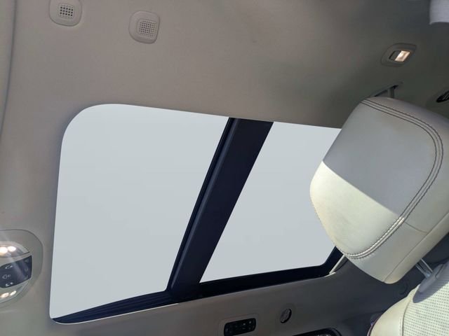 Used 2020 Silver Chrysler Limited image 22