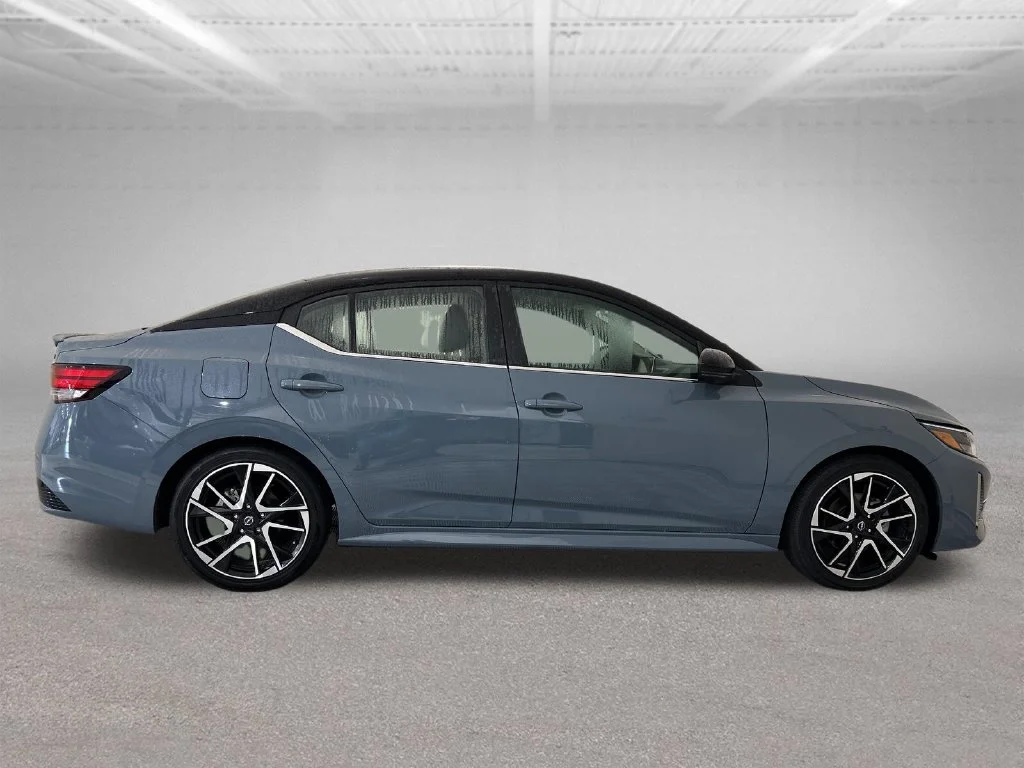 Used 2024 Gray Nissan SR image 7