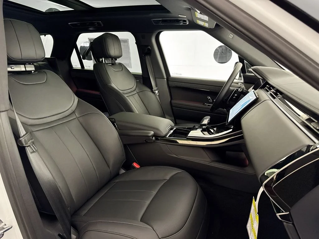 New 2026 Fuji White Land Rover Dynamic SE image 30