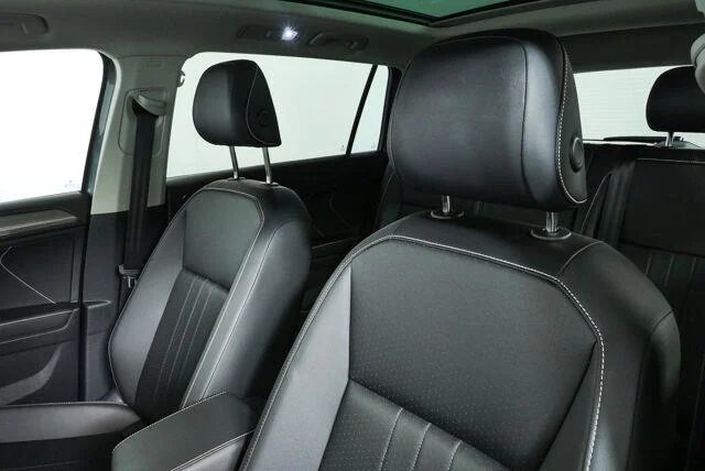 Certified Used 2024 Platinum Gray Metallic Volkswagen SE image 5