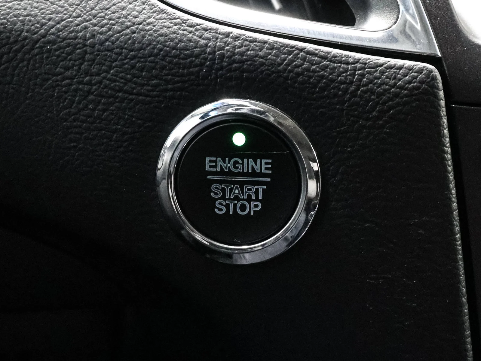 Used 2018 Silver Ford Sport image 39