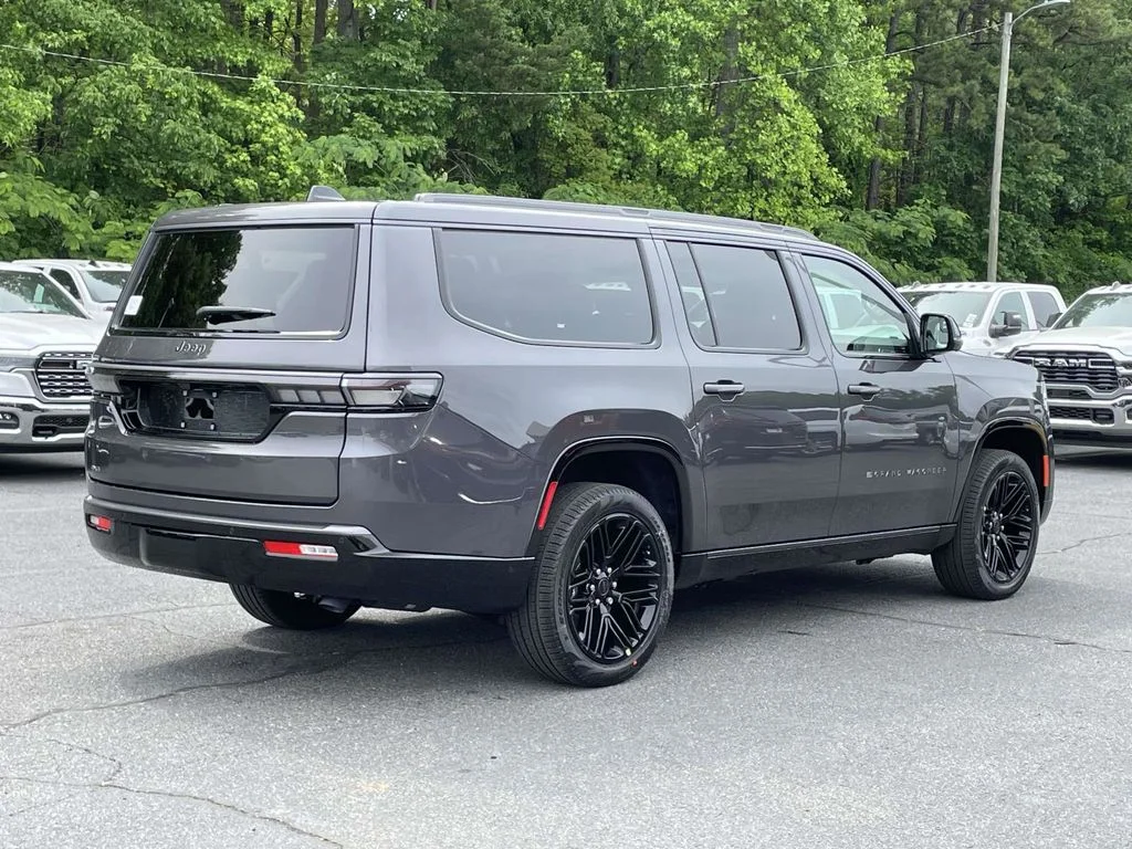 New 2026 Baltic-Gray Metallic Clear-Coat Exterior Paint Jeep Limited Reserve image 8