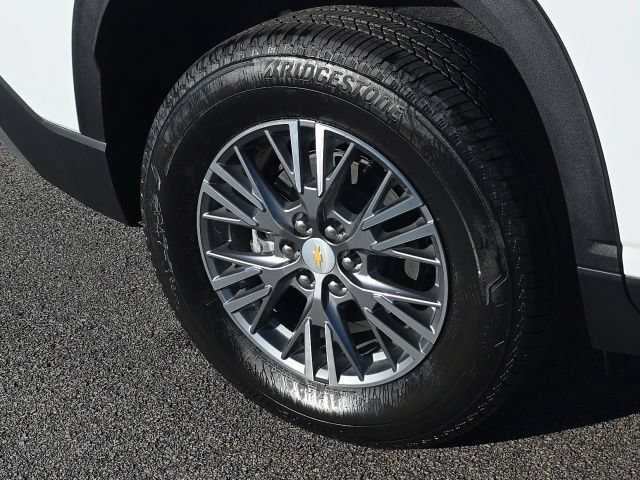 New 2027 Summit White Chevrolet LT image 10