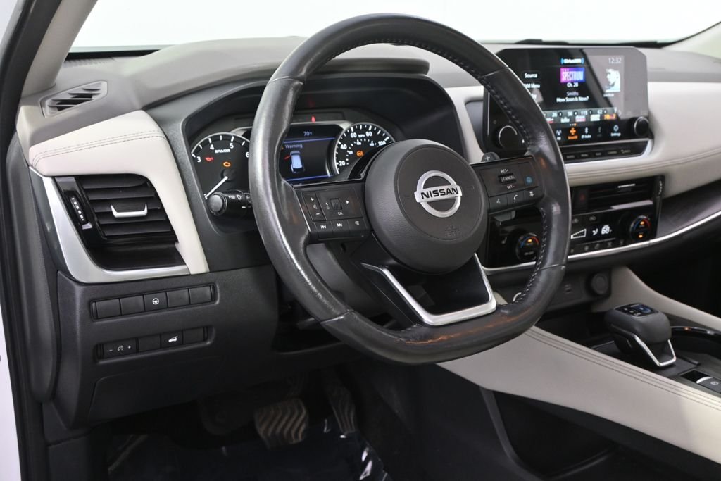 Used 2021 Pearl White Nissan SL image 12