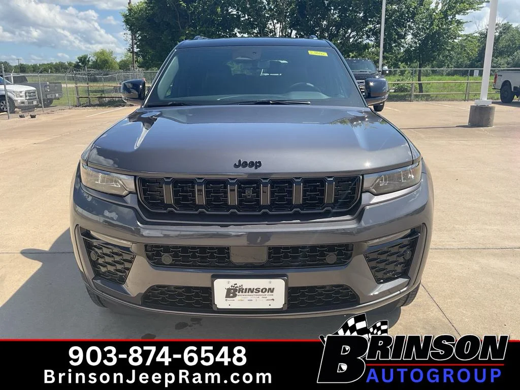 New 2026 Baltic Gray Metallic Clear-Coat Exterior Paint Jeep Limited Reserve image 2