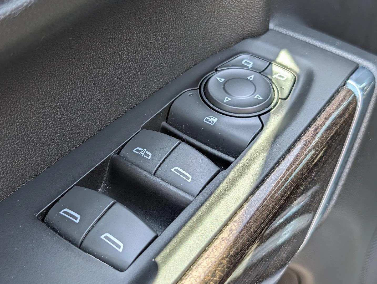Used 2022 SHADOW GRAY METALLIC Chevrolet LT Trail Boss image 17