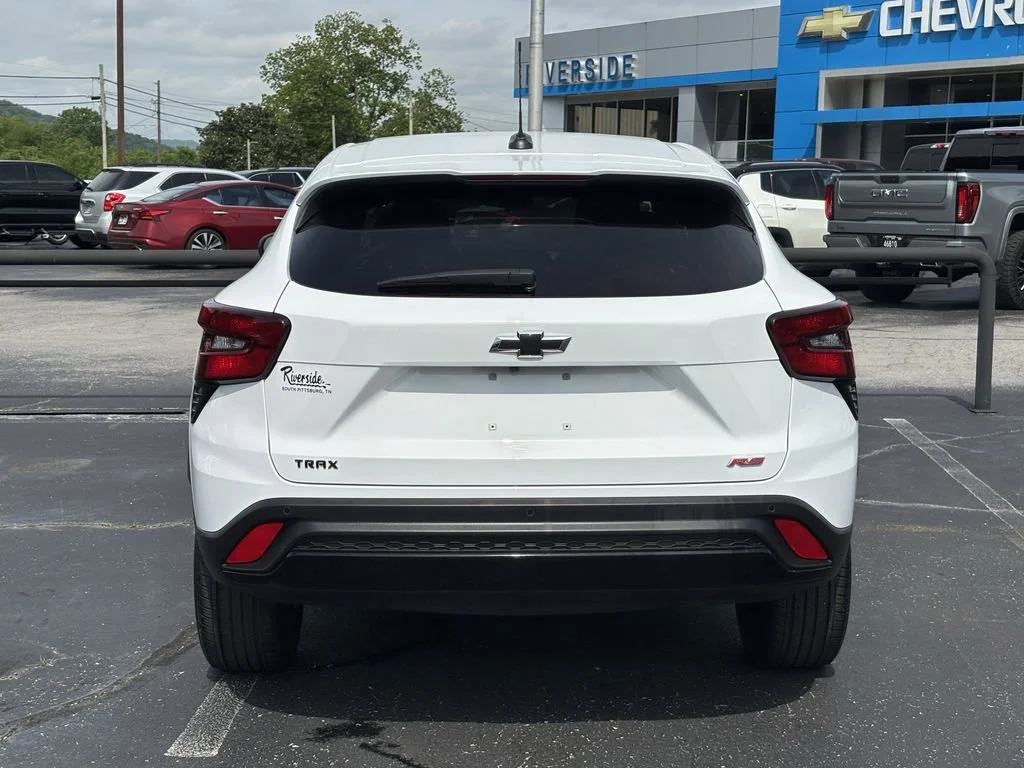 Used 2024 Summit White Chevrolet 1RS image 8