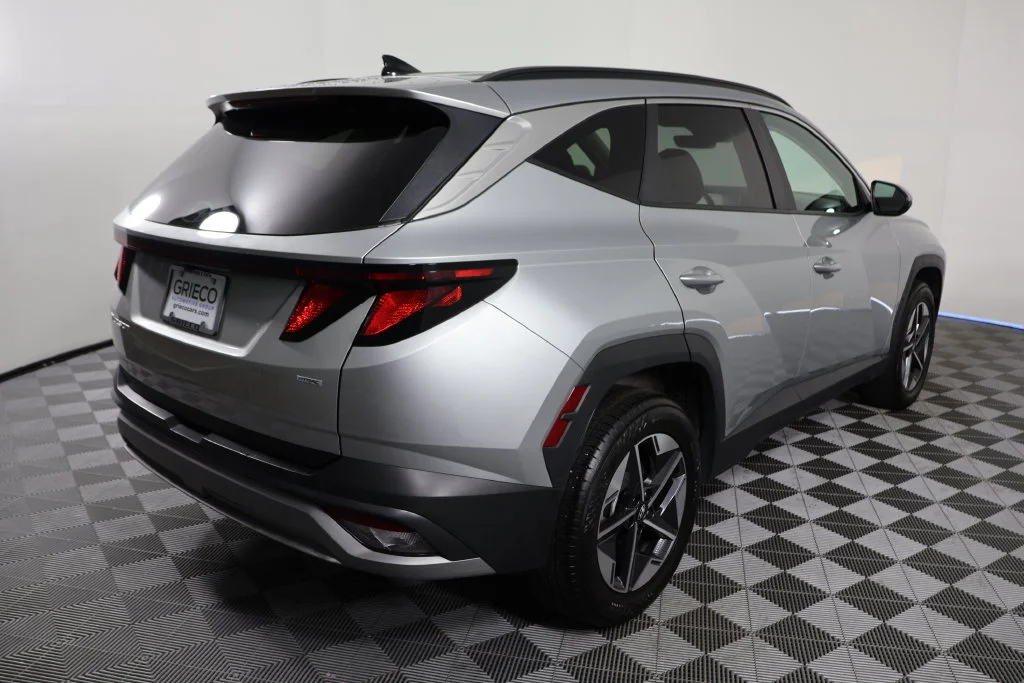 Used 2025 Shimmering Silver Hyundai SEL image 8