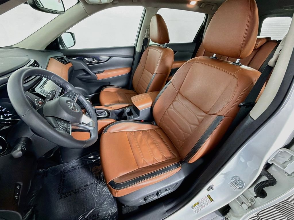 Used 2017 White Nissan SL image 21