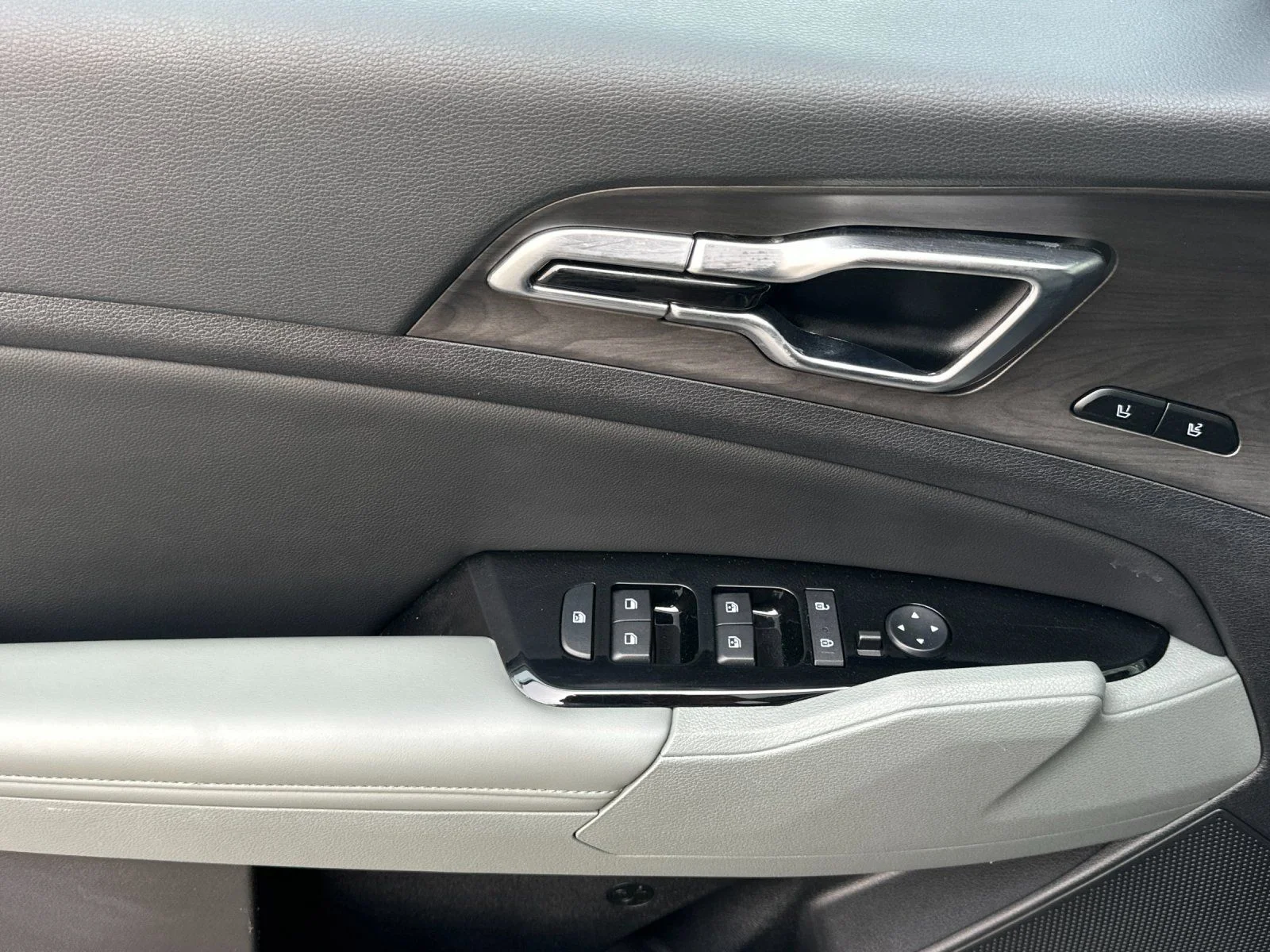 Used 2023 Jungle Green/Ebony Black Roof Kia X-Pro image 10
