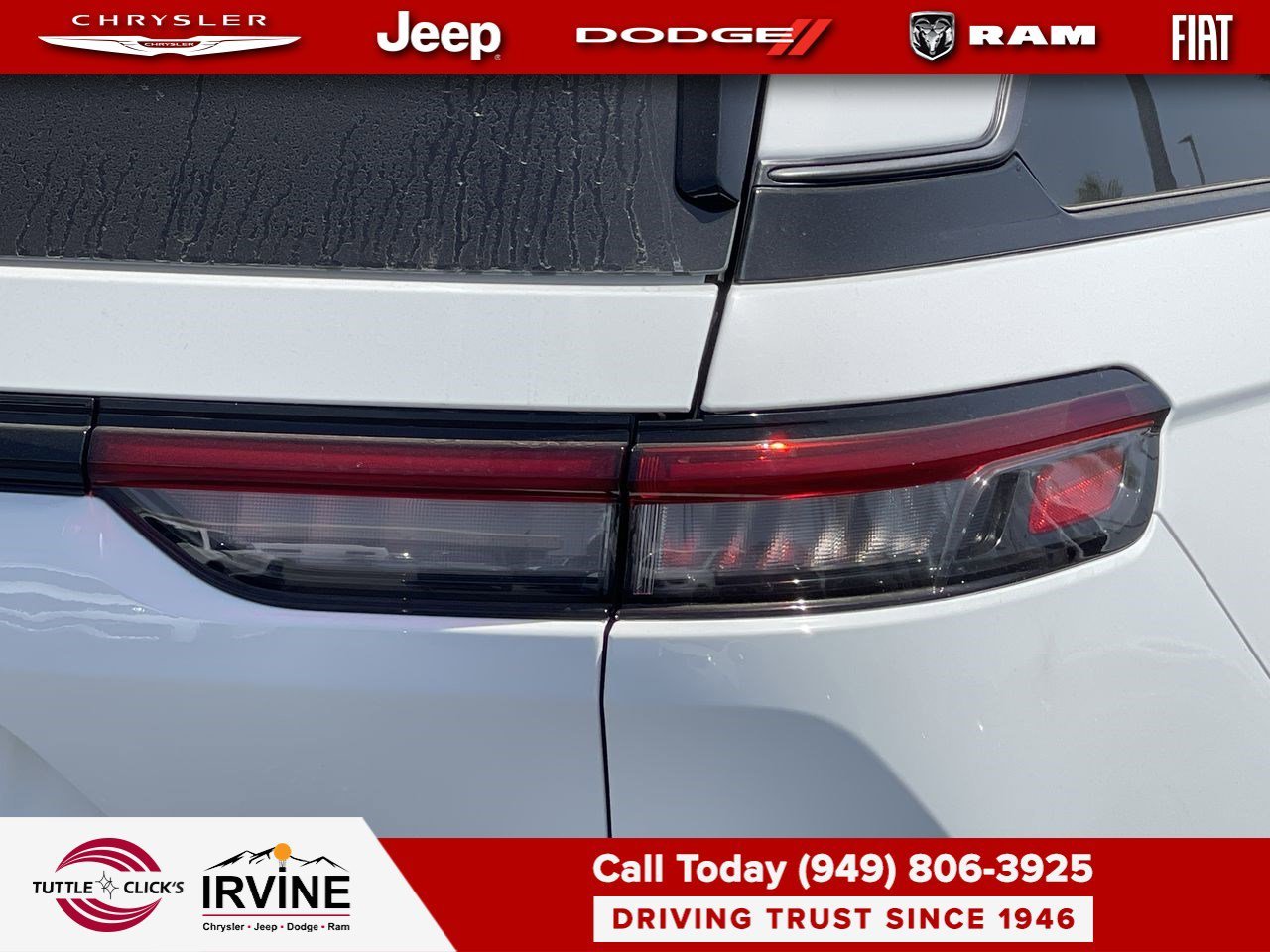 New 2026 Bright White Clear-Coat Exterior Paint Jeep Laredo Altitude image 9