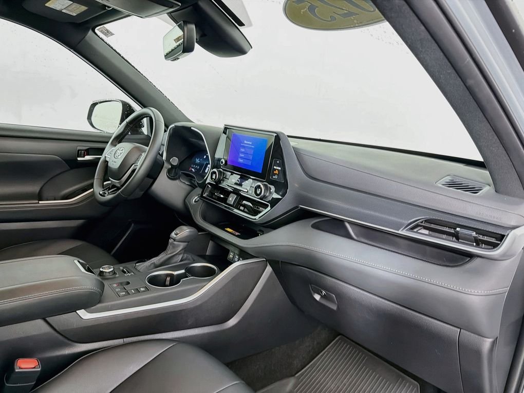 Used 2025  Toyota XSE image 30