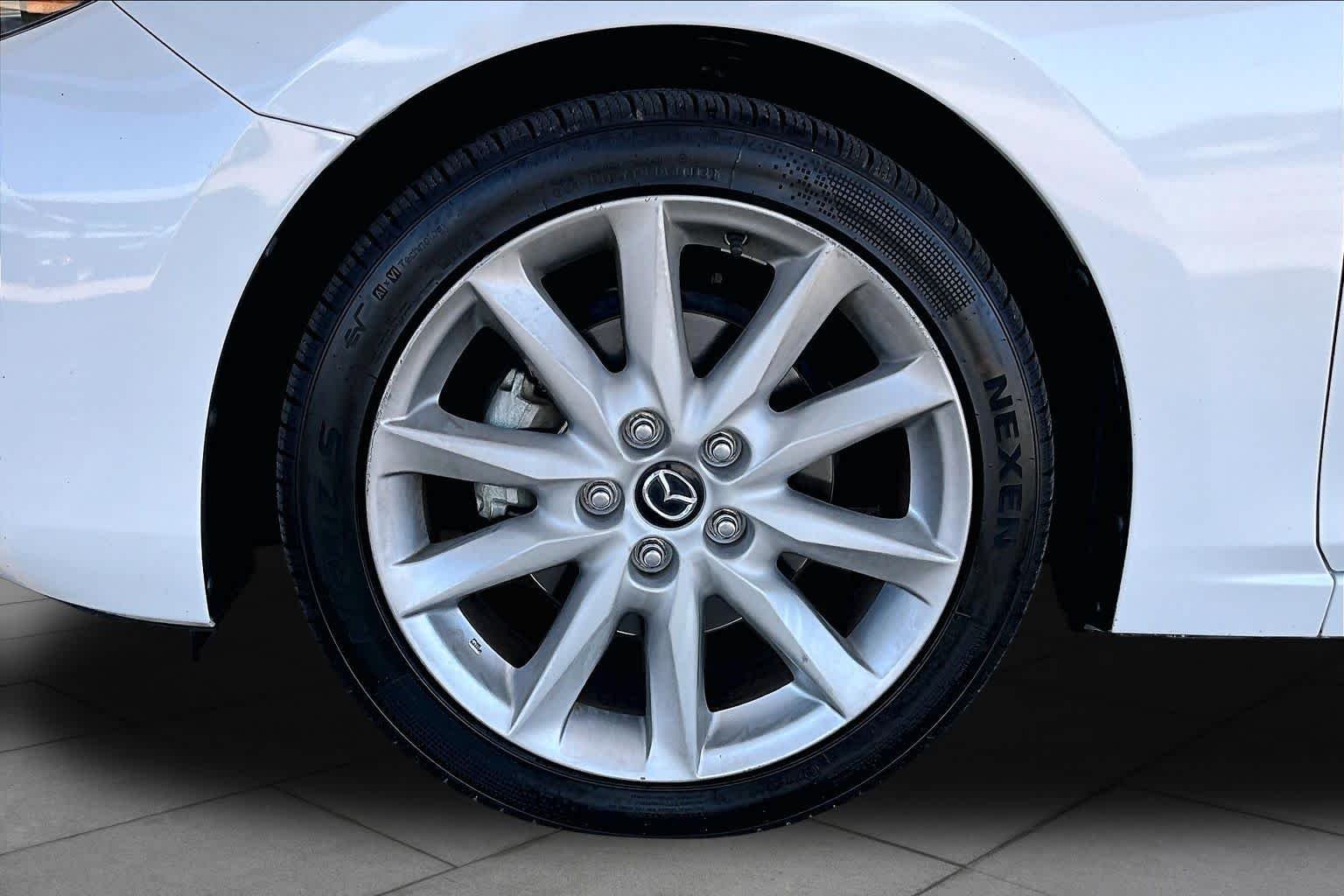 Used 2017 Snowflake White Pearl Mica Mazda Grand Touring image 11