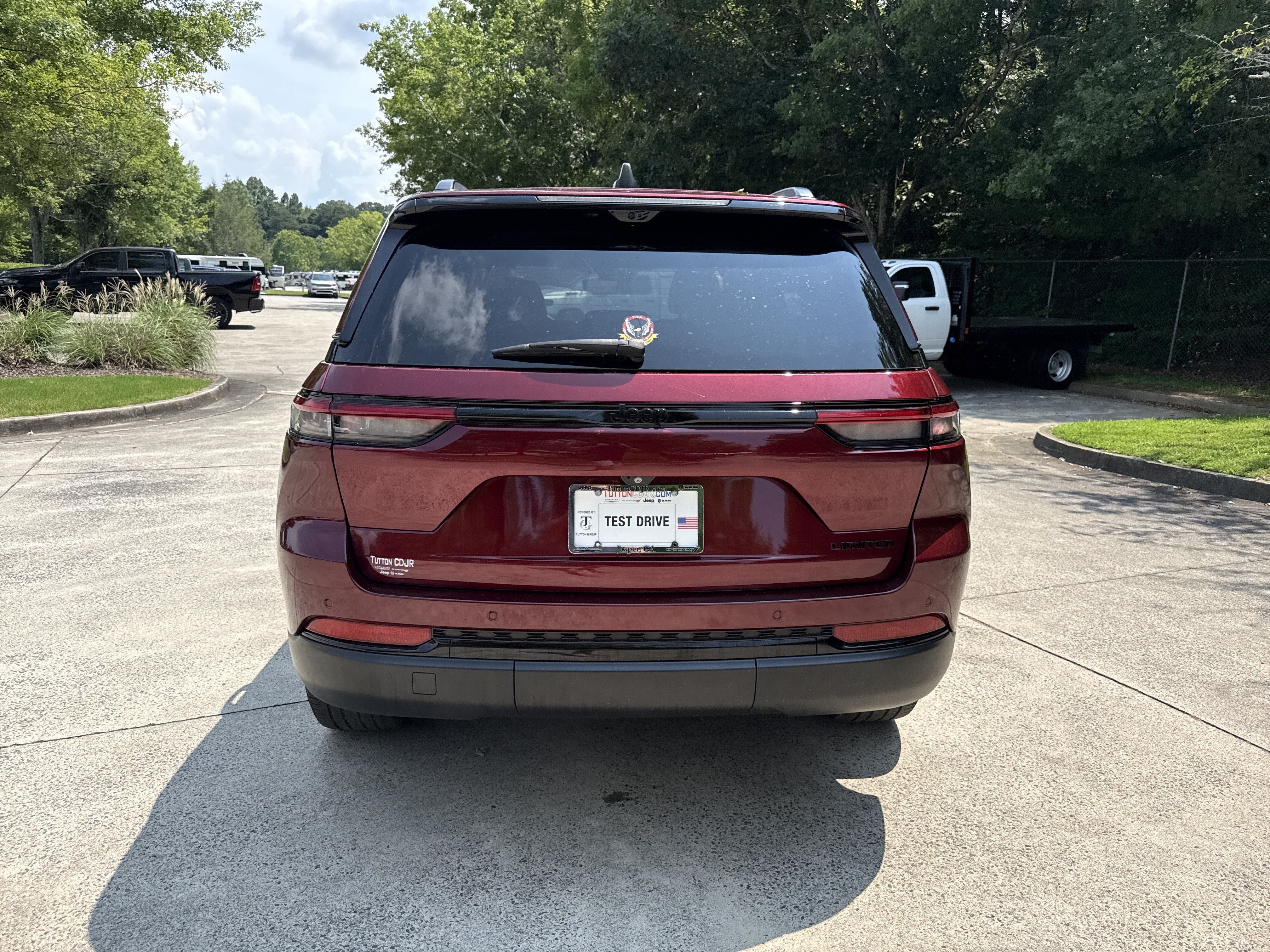 Used 2023 Velvet Red Pearlcoat Jeep Limited image 6