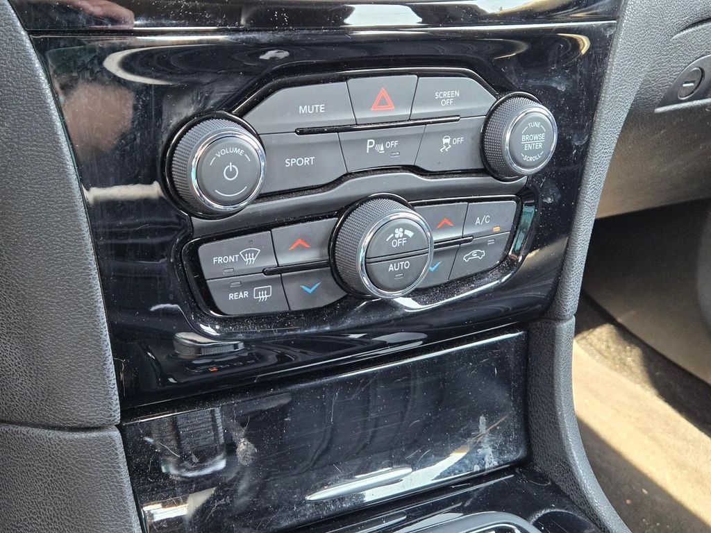 Used 2023 White Chrysler 300S image 28