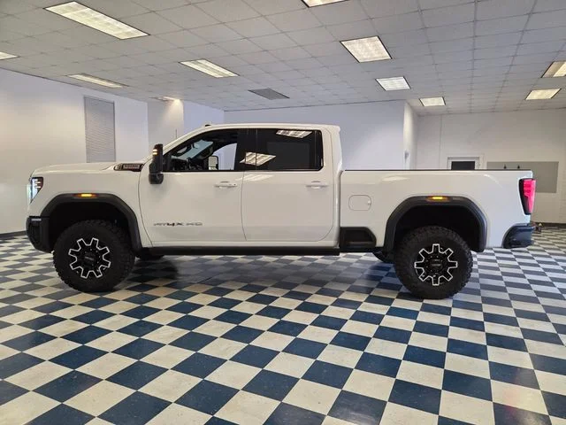 Used 2024 White GMC AT4X image 4