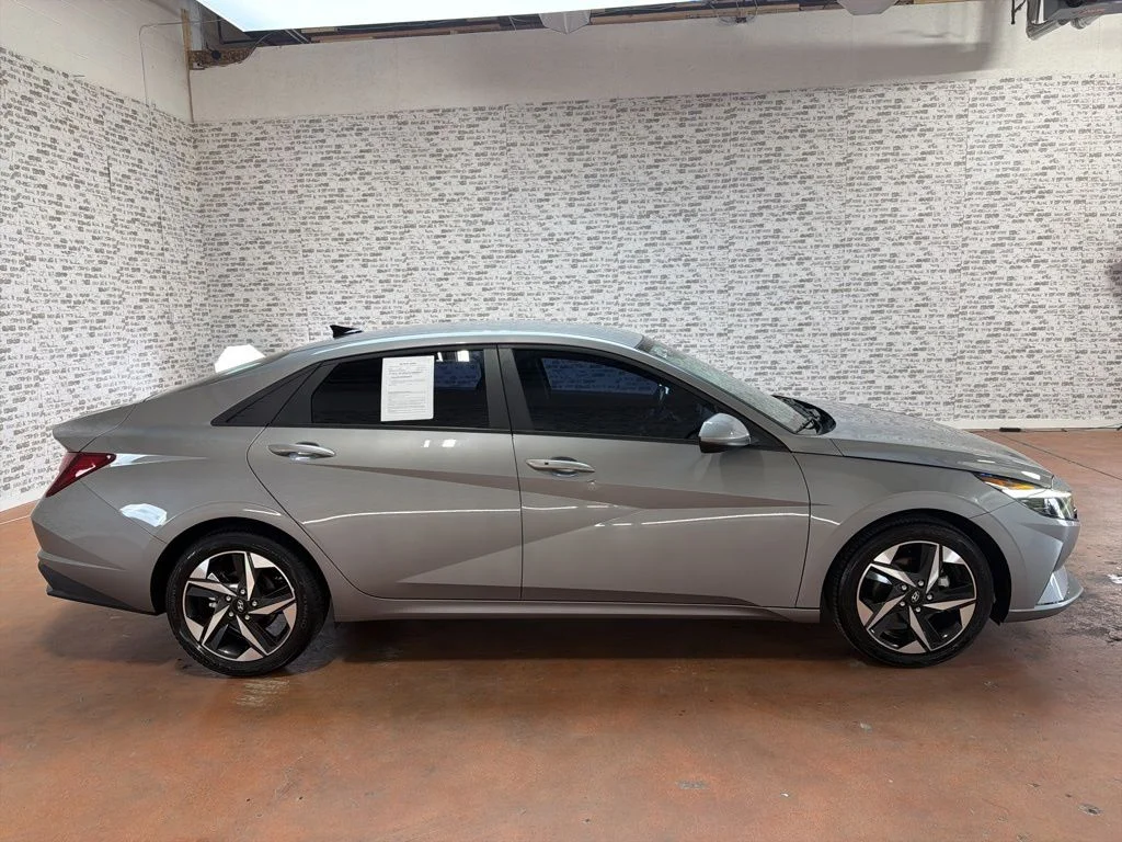 Used 2023 Fluid Metal Hyundai SEL image 8