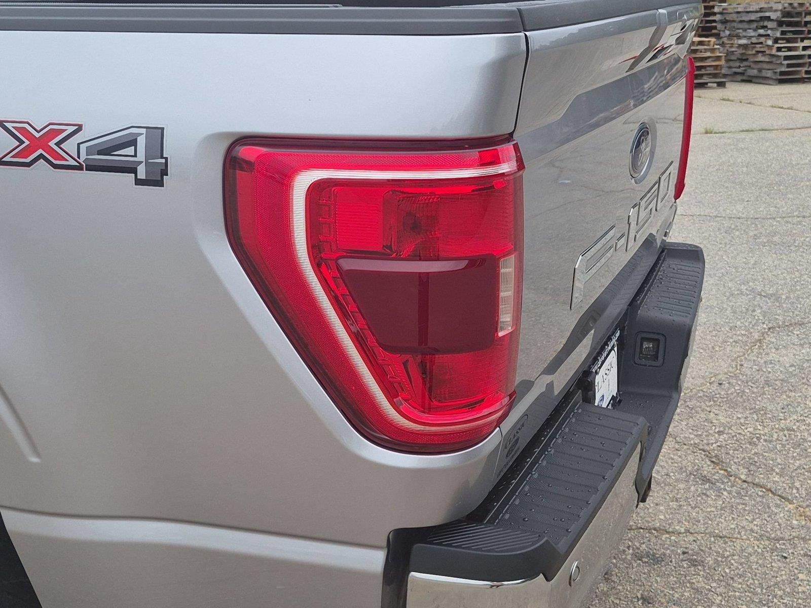 Used 2021 Iconic Silver Metallic Ford XLT image 11