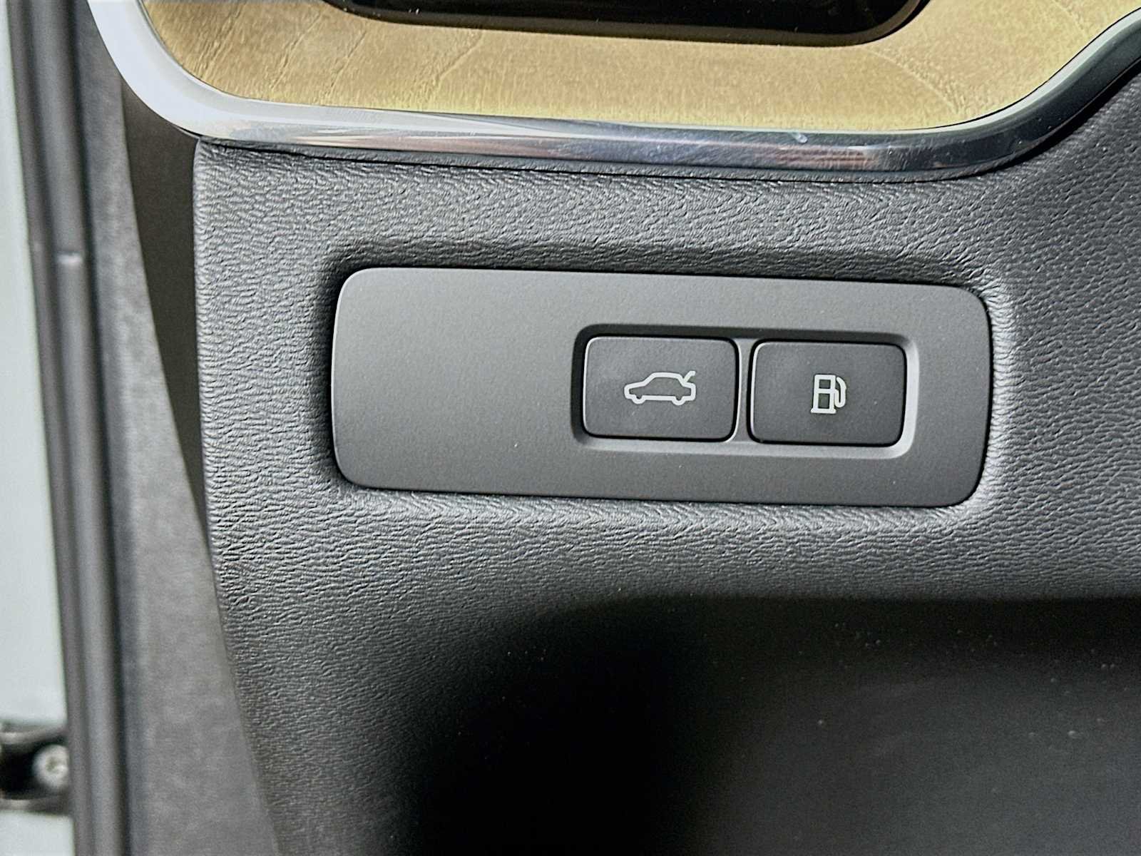 New 2026 Vapour Grey Volvo Plus image 10