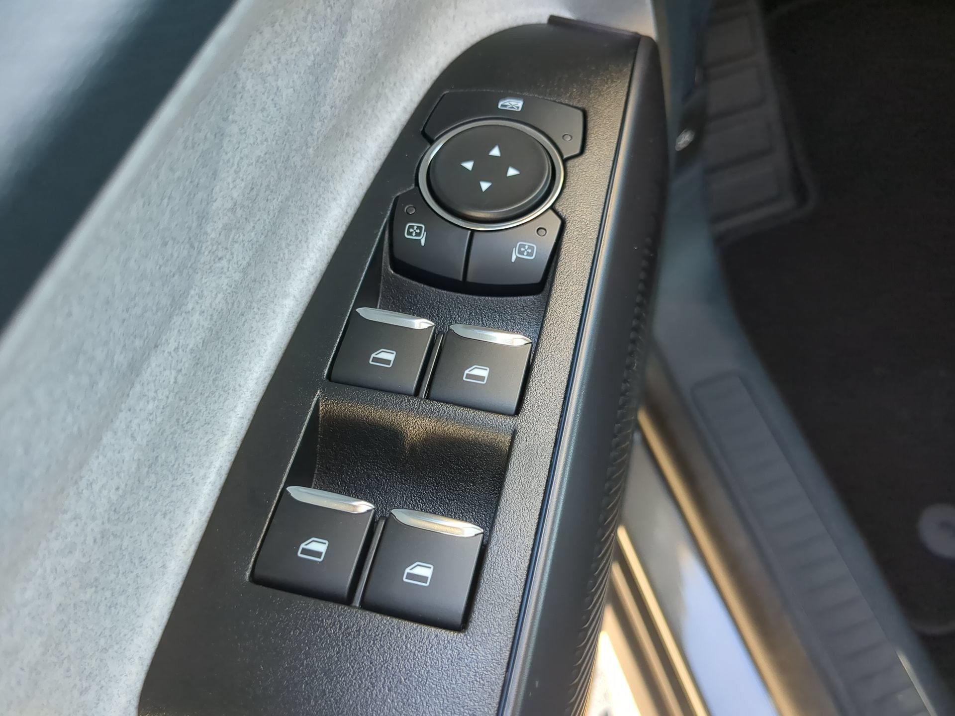 New 2026 Carbonized Gray Metallic Ford XLT image 52